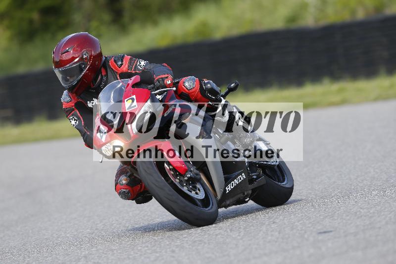 Archiv-2025/09 22.04.2025 Cornu Master School ADR/rot-rouge/42